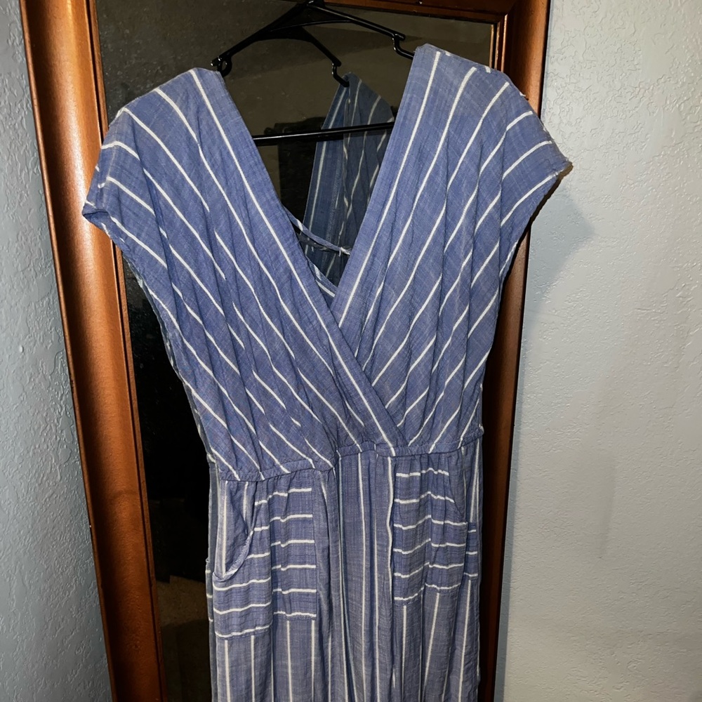 Blue/white stripe linen dress. V-neck wrap with front pockets and curved hem. XL